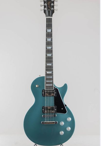 paul modern sparkling burgundy s n 213930304 electric guitar as same of the pictures
paul modern sparkling burgundy s n 213930304 electric guitar as same of the pictures