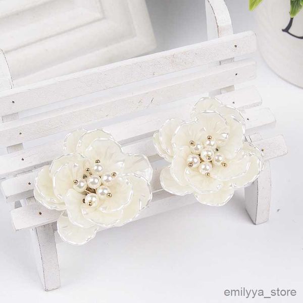 charm flower simulated pearl stud earring white fashion jewelry earrings for women pendientes gift r230829, Golden
charm flower simulated pearl stud earring white fashion jewelry earrings for women pendientes gift r230829, Golden