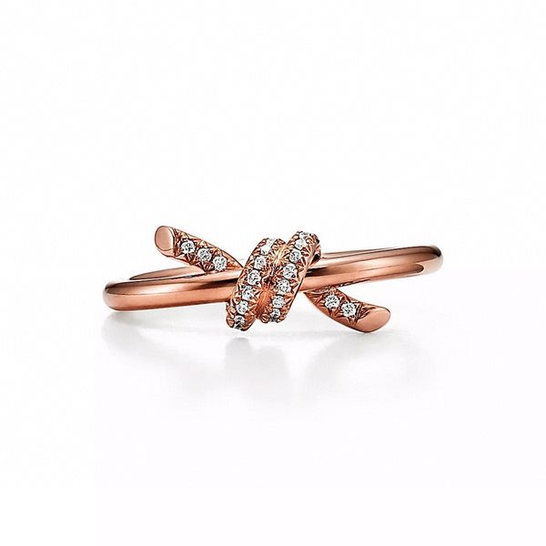 brand luxury ring designer ring for woman knot diamond creative rings jewelry for man valentine's day gift copper inlaid cubic zirconia, Golden;silver
brand luxury ring designer ring for woman knot diamond creative rings jewelry for man valentine's day gift copper inlaid cubic zirconia, Golden;silver
