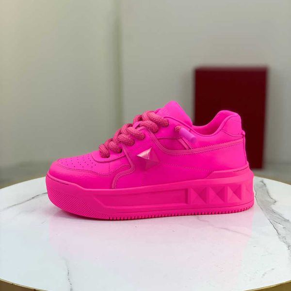 2023 star style genuine leather fashion increase thick bottom rivet casual solid women's shoes sneaker men
2023 star style genuine leather fashion increase thick bottom rivet casual solid women's shoes sneaker men