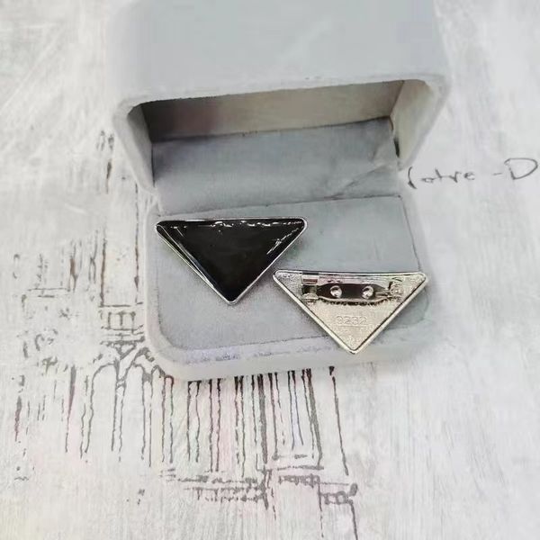 classic designer triangle brooch, men's and women's temperament, trend, personality, coat, suit, brooch jewelry accessories, Gray
classic designer triangle brooch, men's and women's temperament, trend, personality, coat, suit, brooch jewelry accessories, Gray