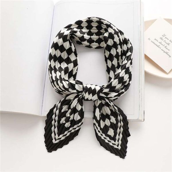 black and white plaid scarf commuter all match crumpled square plated diamond geometrically simple, Blue;gray
black and white plaid scarf commuter all match crumpled square plated diamond geometrically simple, Blue;gray
