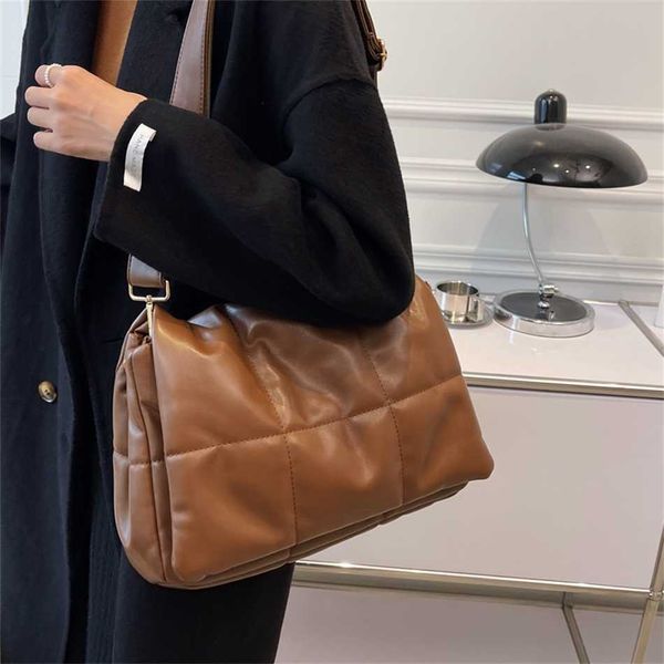 exquisite evening bags high sense small crowd down large capacity bag women's bag fashion autumn and winter texture cross body versatil
exquisite evening bags high sense small crowd down large capacity bag women's bag fashion autumn and winter texture cross body versatil