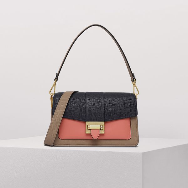 designer tote bag women's bag light luxury handheld shoulder bag oblique cross women's small square bag
designer tote bag women's bag light luxury handheld shoulder bag oblique cross women's small square bag