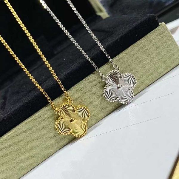 2023 luxury van clover designer bracelet pearl 4 leaf 18k gold laser brand bangle charm bracelets necklace earrings wedding a, Golden;silver
2023 luxury van clover designer bracelet pearl 4 leaf 18k gold laser brand bangle charm bracelets necklace earrings wedding a, Golden;silver