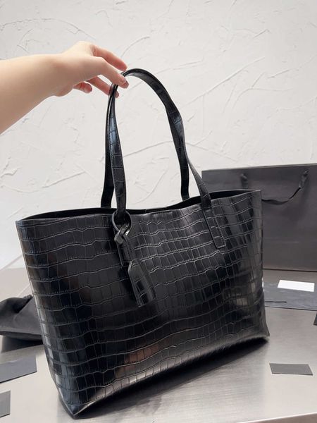 luxurys large shopping bags designers clutch embroidery bag wallets card holder quality cross body totes key cards coins tote bag designer
luxurys large shopping bags designers clutch embroidery bag wallets card holder quality cross body totes key cards coins tote bag designer