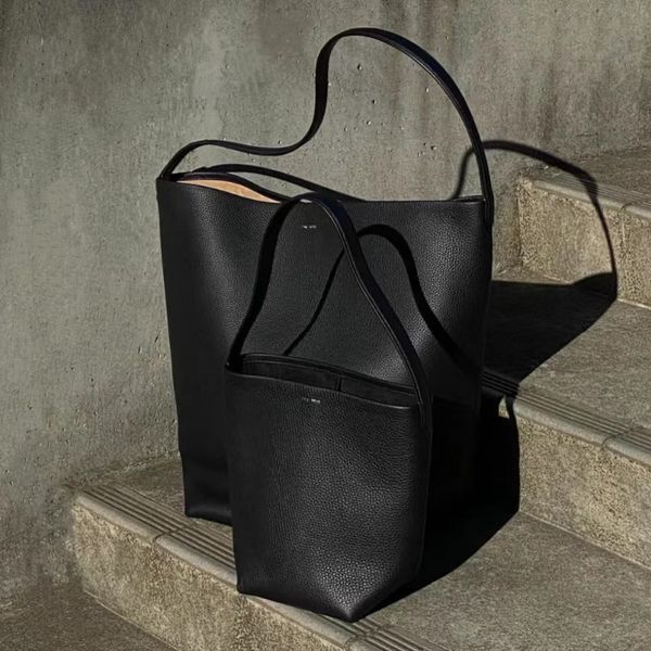 evening bags large capacity layer cowhide leather the single capacity shoulder bag handbag row black bucket tote 230828
evening bags large capacity layer cowhide leather the single capacity shoulder bag handbag row black bucket tote 230828