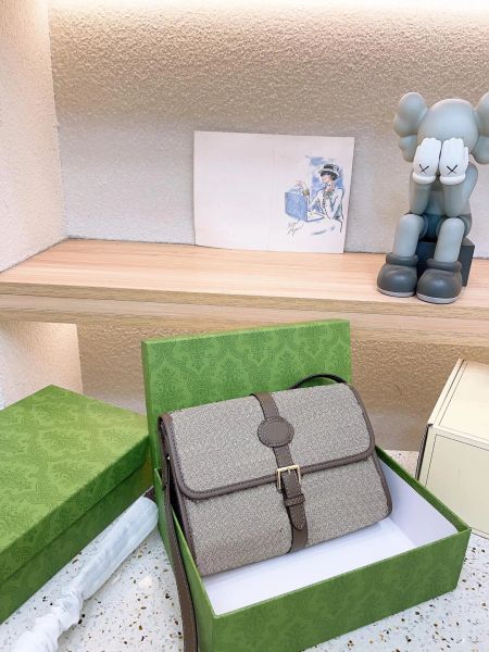 new 2023 fashion handbag leisure design designer bag elegant style men's and women's square bag luxury material shoulder bag walle
new 2023 fashion handbag leisure design designer bag elegant style men's and women's square bag luxury material shoulder bag walle