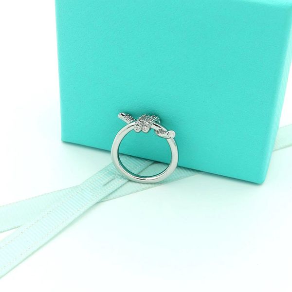 brand luxury ring designer ring for woman tie a knot with diamond rings jewelry for man valentine's day gift twine copper inlaid cubic, Golden;silver
brand luxury ring designer ring for woman tie a knot with diamond rings jewelry for man valentine's day gift twine copper inlaid cubic, Golden;silver