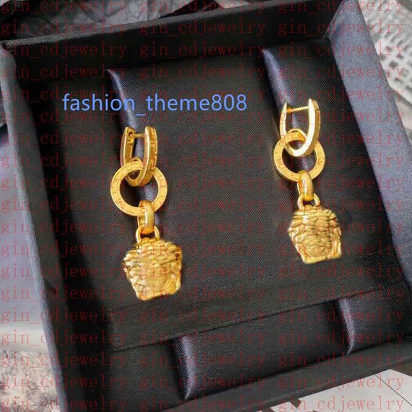 fashion designer earrings v letter banshee medusa head 18k gold plated womens ve10, Golden
fashion designer earrings v letter banshee medusa head 18k gold plated womens ve10, Golden