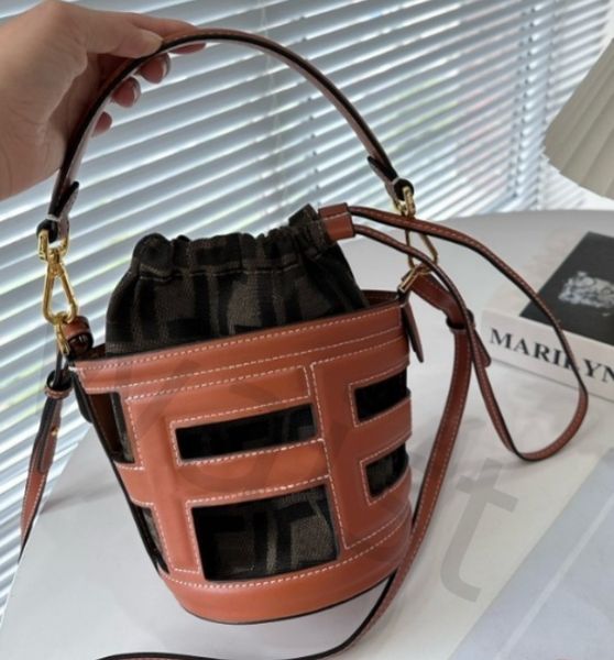 mini bucket bag luxury designer crossbody shoulder bags handbag women's fashion leather handbags handbag wholesale removable shoulders
mini bucket bag luxury designer crossbody shoulder bags handbag women's fashion leather handbags handbag wholesale removable shoulders