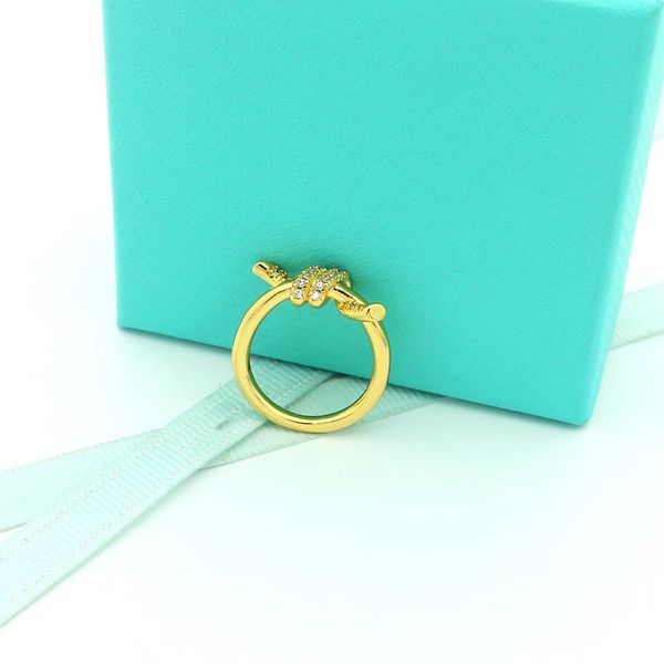 diamond luxury ring designer ring for woman tie a knot brand rings jewelry for man valentine's day gift twine copper inlaid cubic zirco, Golden;silver
diamond luxury ring designer ring for woman tie a knot brand rings jewelry for man valentine's day gift twine copper inlaid cubic zirco, Golden;silver