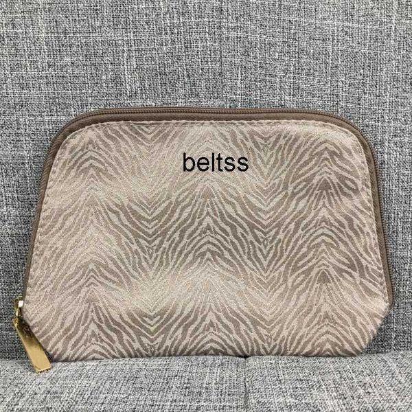 fabric painted zipper bag fashionable and portable outgoing small storage bag makeup bag handheld bag organize small bag
fabric painted zipper bag fashionable and portable outgoing small storage bag makeup bag handheld bag organize small bag