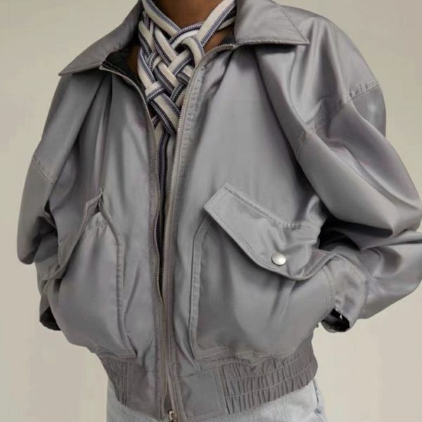 yproject grey pleated pocket silhouette runway silver silhouette short warm flight jacket high street loose jacket cotton jacket bomber, Black;brown
yproject grey pleated pocket silhouette runway silver silhouette short warm flight jacket high street loose jacket cotton jacket bomber, Black;brown