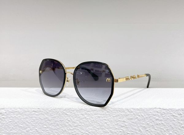 23 year new mi u sunglasses metal sheet sunglasses uv resistant sunglasses letter luxury hollow out mirror legs, White;black 
23 year new mi u sunglasses metal sheet sunglasses uv resistant sunglasses letter luxury hollow out mirror legs, White;black