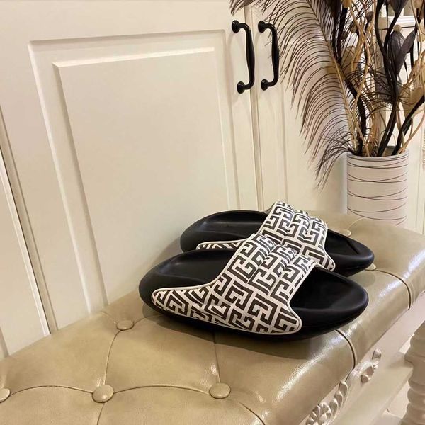 we0676 original quality men's slippers sandals new style fashionable sandals slippers
we0676 original quality men's slippers sandals new style fashionable sandals slippers