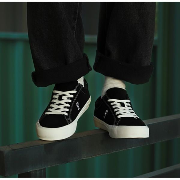 dress shoes joiints black for men suede leather sneaker fashionable teenager vulcanized skateboarding shoe casual walking feetwear 230829
dress shoes joiints black for men suede leather sneaker fashionable teenager vulcanized skateboarding shoe casual walking feetwear 230829
