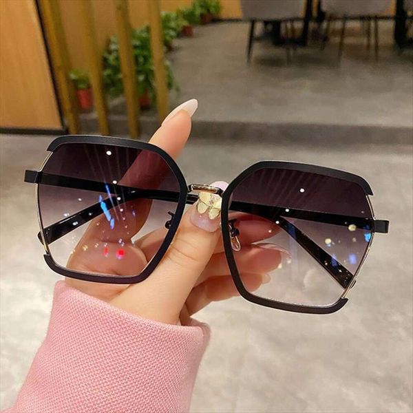 womens style plain sunglasses big frame outdoor driving personality street, White;black
womens style plain sunglasses big frame outdoor driving personality street, White;black