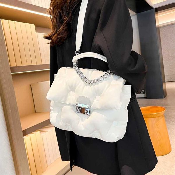 evening bags autumn/winter advanced small and popular large capacity cloud bag simple temperament chain portable versatile shoulder 230828
evening bags autumn/winter advanced small and popular large capacity cloud bag simple temperament chain portable versatile shoulder 230828