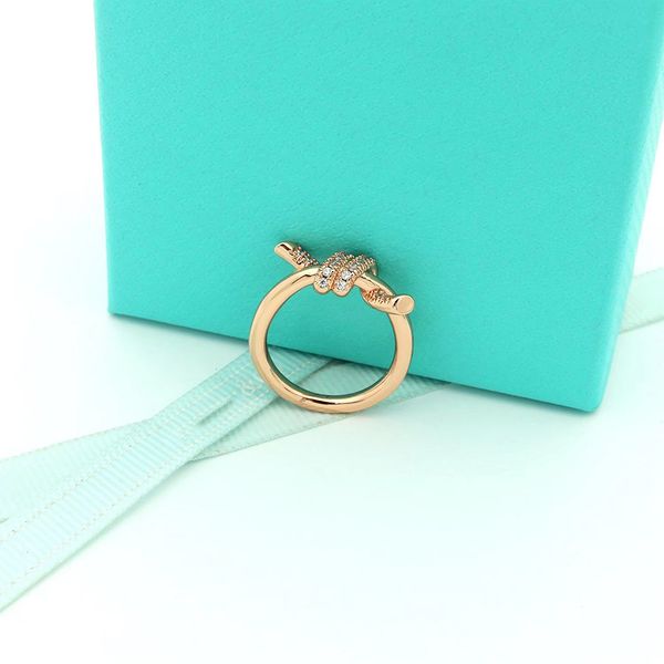 brand luxury ring designer ring for woman tie a knot with diamond rings jewelry for man valentine's day gift copper inlaid cubic zircon, Golden;silver
brand luxury ring designer ring for woman tie a knot with diamond rings jewelry for man valentine's day gift copper inlaid cubic zircon, Golden;silver