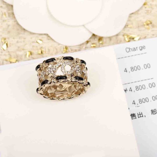 2023 luxury quality charm punk band ring with diamond and black genuin leather in 18k gold plated ps7570a, Silver
2023 luxury quality charm punk band ring with diamond and black genuin leather in 18k gold plated ps7570a, Silver
