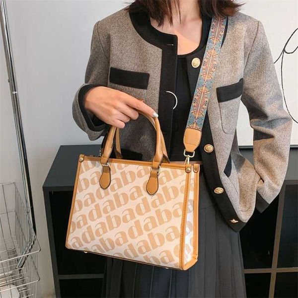 evening bags external single high-end feeling bag women's autumn and winter versatile shoulder large capacity portable tote 230828
evening bags external single high-end feeling bag women's autumn and winter versatile shoulder large capacity portable tote 230828