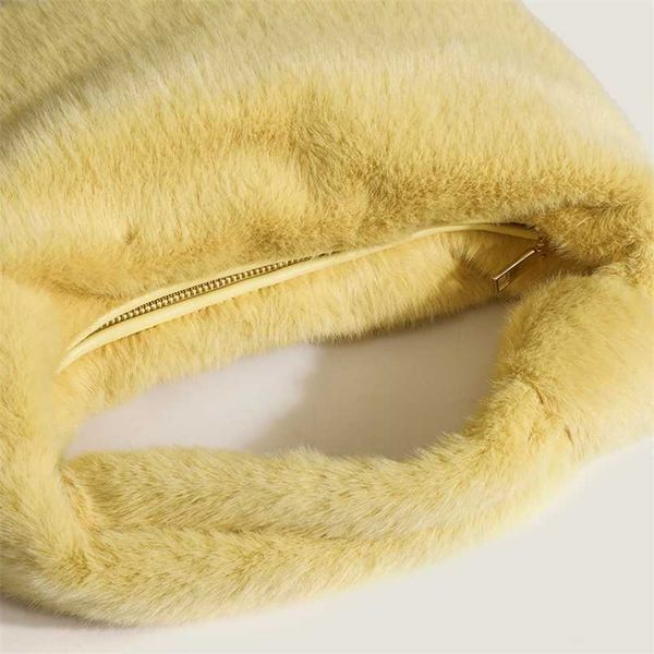evening bags autumn and winter fashion foreign style plush woolen handbag sweet fresh knotted fashion brand fur bag 230828
evening bags autumn and winter fashion foreign style plush woolen handbag sweet fresh knotted fashion brand fur bag 230828