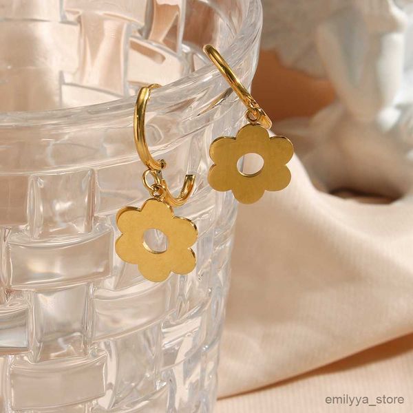 charm girl's hypoallergenic small flower charm earrings stainless steel female cute mini earrings r230829, Golden
charm girl's hypoallergenic small flower charm earrings stainless steel female cute mini earrings r230829, Golden