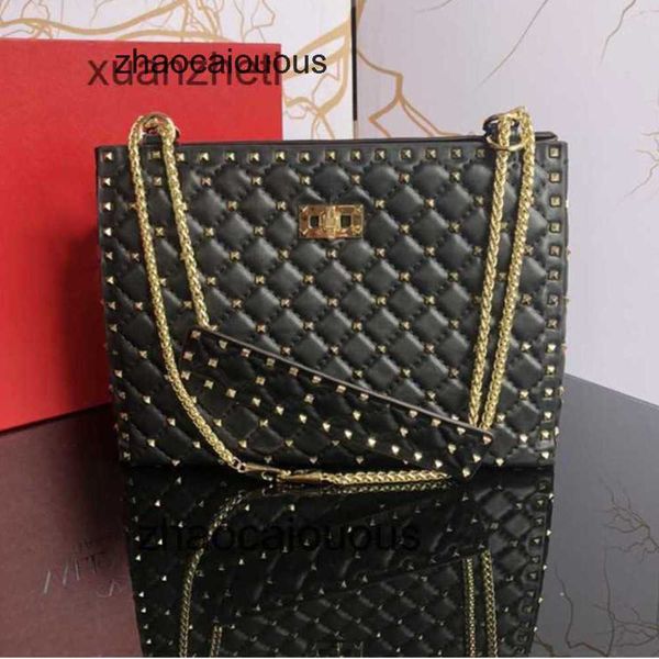 outdoor sheepskin valantioes classic sky luxury v shoulder chain lady's star bag cowhide new crossbody fashionable personality underarm
outdoor sheepskin valantioes classic sky luxury v shoulder chain lady's star bag cowhide new crossbody fashionable personality underarm