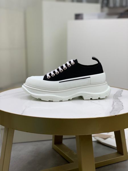 designer oversized sneaker casual shoe triple white black leather suede lace up velvet espadrilles men women trainers platform sneakers shoe
designer oversized sneaker casual shoe triple white black leather suede lace up velvet espadrilles men women trainers platform sneakers shoe