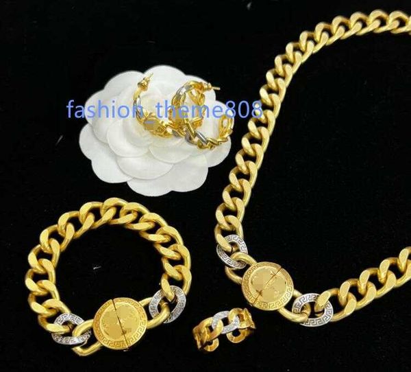 designer jewelry v letter thick chain necklace bracelet greece pattern pure copper banshee medusa head portrait hiphop punk birthday festive, Black
designer jewelry v letter thick chain necklace bracelet greece pattern pure copper banshee medusa head portrait hiphop punk birthday festive, Black