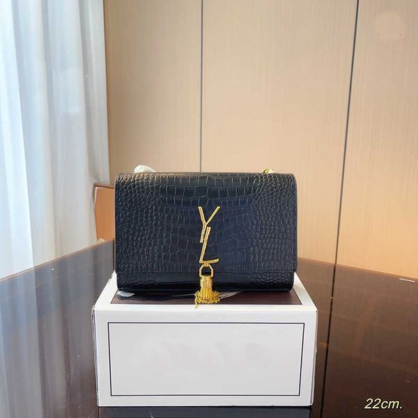 luxury fashion designer shoulder bag handbag brand tassel crossbody bags metal chain ladies handbag genuine leather bag flap messenger purse
luxury fashion designer shoulder bag handbag brand tassel crossbody bags metal chain ladies handbag genuine leather bag flap messenger purse