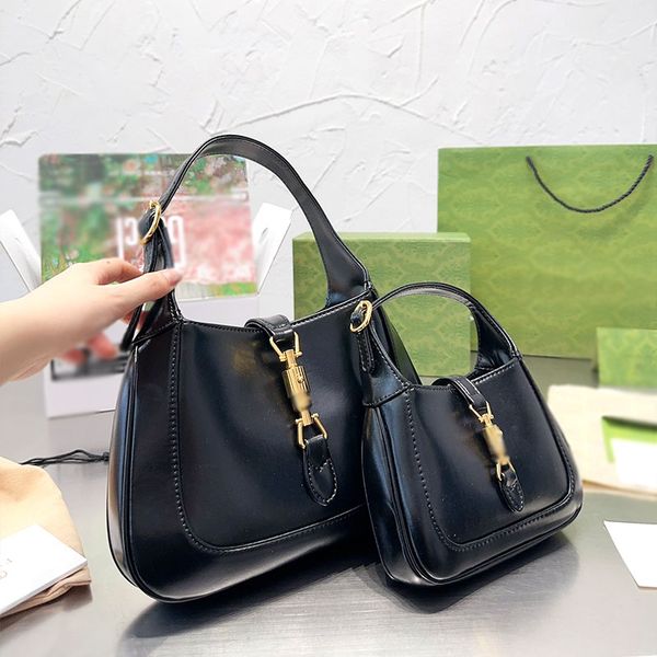 the new bag can be single shoulder underarm bag classic lock with original calfskin large 30x28 gift box packaging
the new bag can be single shoulder underarm bag classic lock with original calfskin large 30x28 gift box packaging