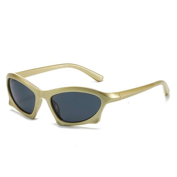 summer style modern retract geometric sunglasses trendy street shooting ins poster girl, White;black
summer style modern retract geometric sunglasses trendy street shooting ins poster girl, White;black