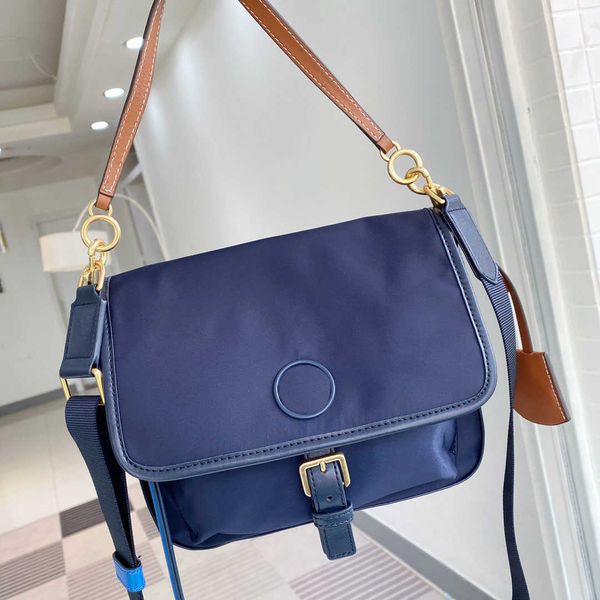 nylon postman bag waterproof nylon cloth with leather handbag single shoulder messenger bag women's bag 230815
nylon postman bag waterproof nylon cloth with leather handbag single shoulder messenger bag women's bag 230815