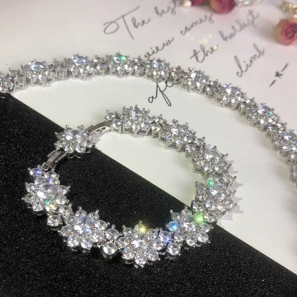 designer bracelet harry w luxury sunflower trendy women exquisite thick plated s925 silver high-grade full diamond super flash bracelet acce, Golden;silver
designer bracelet harry w luxury sunflower trendy women exquisite thick plated s925 silver high-grade full diamond super flash bracelet acce, Golden;silver