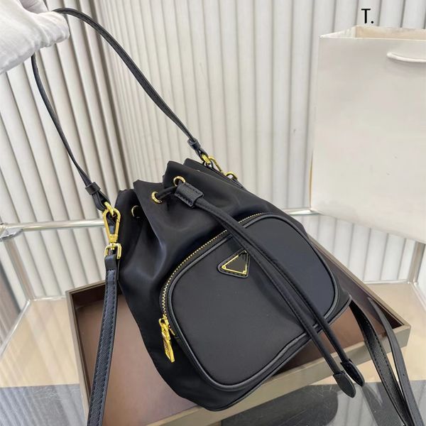 luxurys bucket bags designers bags drawstring hobos bag shoulder 10a handbag messenger women totes ladies handbags classic cross body clutch
luxurys bucket bags designers bags drawstring hobos bag shoulder 10a handbag messenger women totes ladies handbags classic cross body clutch