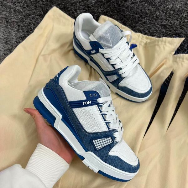 designer logo embossed luxury man woman trainer marathon highway outdoor sports shoe triple white pink sky blue black green yellow lace up o
designer logo embossed luxury man woman trainer marathon highway outdoor sports shoe triple white pink sky blue black green yellow lace up o