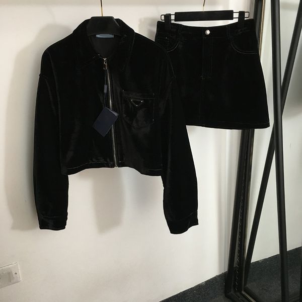 retro velvet tracksuit zipper designer jacket dresses womens luxury dress tracksuit black elegant charm two pieces tracksuits
retro velvet tracksuit zipper designer jacket dresses womens luxury dress tracksuit black elegant charm two pieces tracksuits