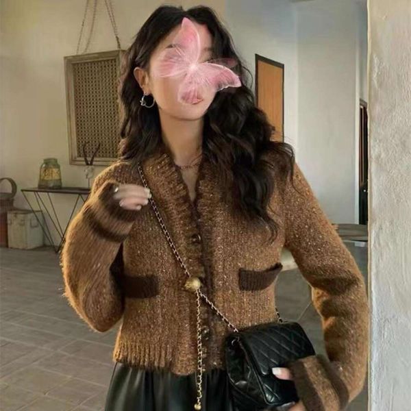 retro hong kong style v neck short sweater cardigan womens casual niche autumn and winter jacket, White;black
retro hong kong style v neck short sweater cardigan womens casual niche autumn and winter jacket, White;black