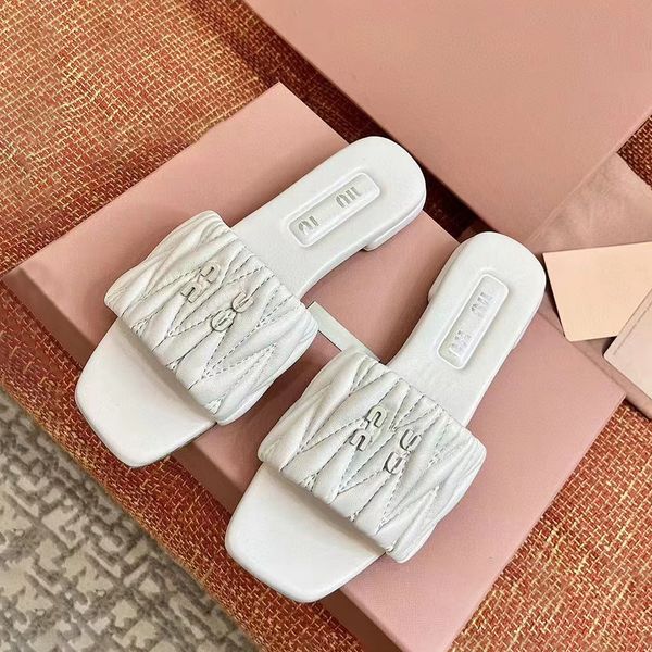 luxury designer womens sliders mans shoe matelasse nappa leather sliders summer sandals beach outdoor fashion casual slipper with dust bag, Black
luxury designer womens sliders mans shoe matelasse nappa leather sliders summer sandals beach outdoor fashion casual slipper with dust bag, Black