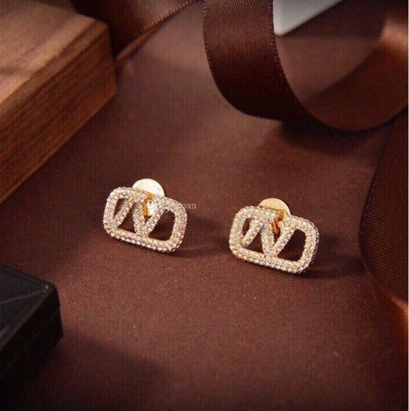 designer earring letter v stud earing luxury women fashion hoop jewelry metal asffvcx very good, Golden;silver 
designer earring letter v stud earing luxury women fashion hoop jewelry metal asffvcx very good, Golden;silver