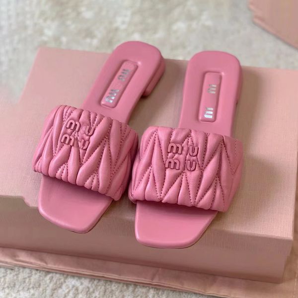 designer slipper women luxury matelasse nappa leather sandals man summer beach outdoor fashion casual shoes letter slides 35-40 size with du, Black
designer slipper women luxury matelasse nappa leather sandals man summer beach outdoor fashion casual shoes letter slides 35-40 size with du, Black