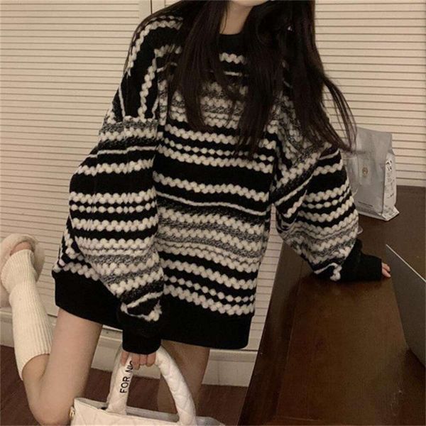spring autumn winter womens sweaters colors black and white stripe large loose outer wear lazy mid wind long top, White;black
spring autumn winter womens sweaters colors black and white stripe large loose outer wear lazy mid wind long top, White;black