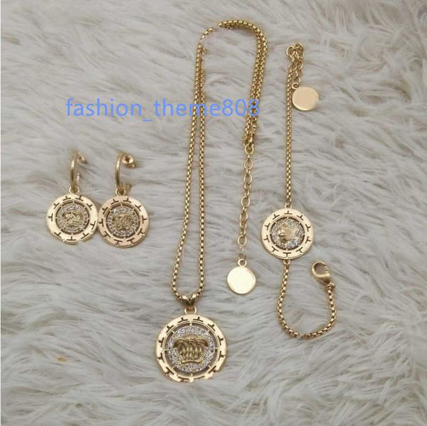 fashion designer necklace v letter pendant banshee medusa head 18k gold plated womens ve077, Black
fashion designer necklace v letter pendant banshee medusa head 18k gold plated womens ve077, Black