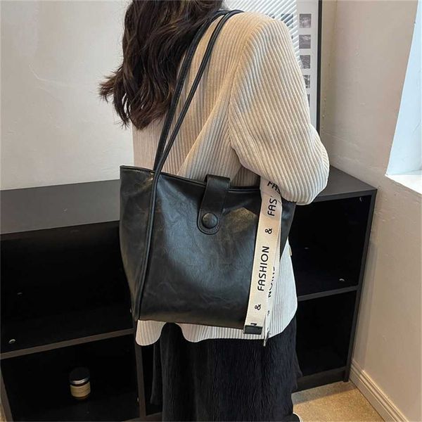 exquisite evening bags autumn winter handheld large bag casual fashion high grade shoulder solid color capacity tote 230828
exquisite evening bags autumn winter handheld large bag casual fashion high grade shoulder solid color capacity tote 230828