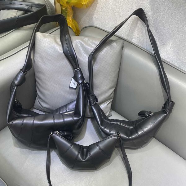 cow horn bun, lamb skin, niche texture, praiseworthy bun, dumpling bun, genuine leather, crossbody chest and waist bag 230830
cow horn bun, lamb skin, niche texture, praiseworthy bun, dumpling bun, genuine leather, crossbody chest and waist bag 230830