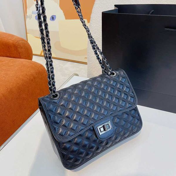 retro women classic flip small square bag matelasse chain luxury fashion genuine leather quilted large capacity crossbody handbag shopping t
retro women classic flip small square bag matelasse chain luxury fashion genuine leather quilted large capacity crossbody handbag shopping t