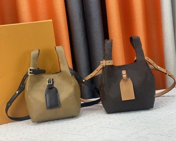 woman handbag designer shoulder bags genuine leather old flower crossbody bags large capacity totes fashion purse for lady
woman handbag designer shoulder bags genuine leather old flower crossbody bags large capacity totes fashion purse for lady