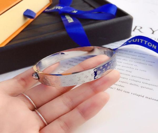 23ss brand designer men women bangle bracelet presbyopia silver 18k gold plated old flowers stainless steel jewelry love couples f5123828, Black
23ss brand designer men women bangle bracelet presbyopia silver 18k gold plated old flowers stainless steel jewelry love couples f5123828, Black